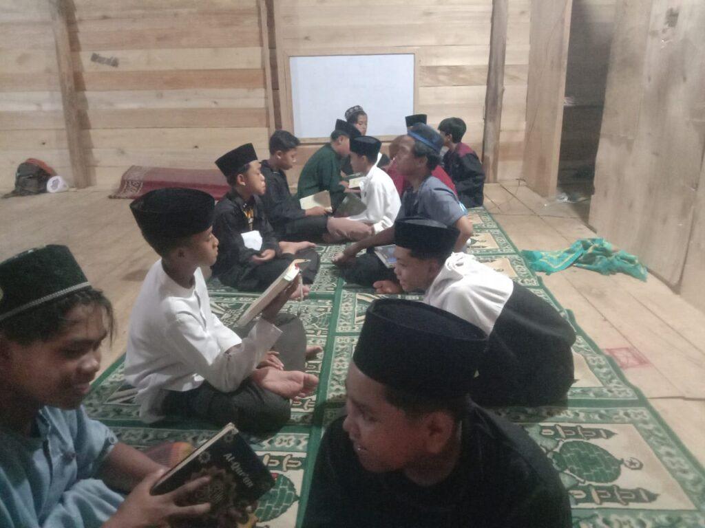 Santri setoran hafalan Al-Qur’an